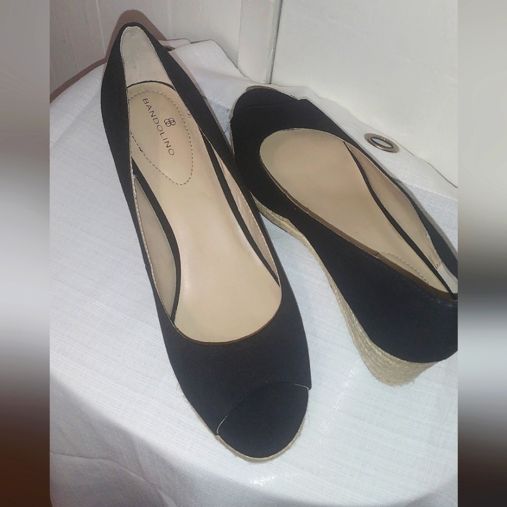 Bandolino slip ons. Black.